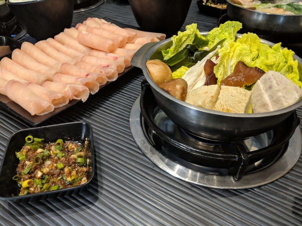 Healthy food while travelling can be hard, or sticking to a diet. This is hot pot from Taiwan, that conforms to the Four Hour Body diet.