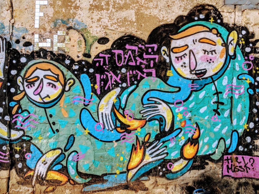 Tel Aviv Graffiti in walks while learning Hebrew in 30 days in ten sentences a day