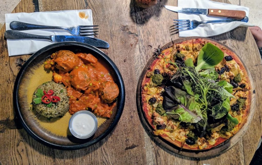 Pizza from Meshek Barzilay - great vegan only restaurant in tel aviv