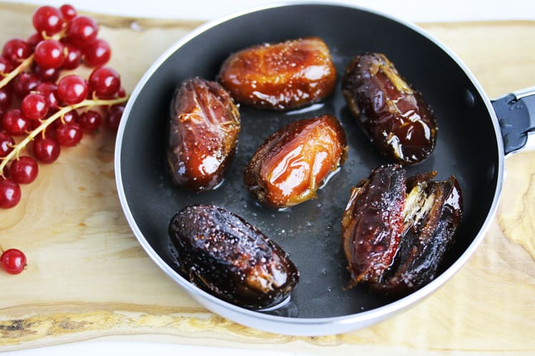 dates frying in a pan, to symbolise that a hot date in English might be a great night out, or a hot date.