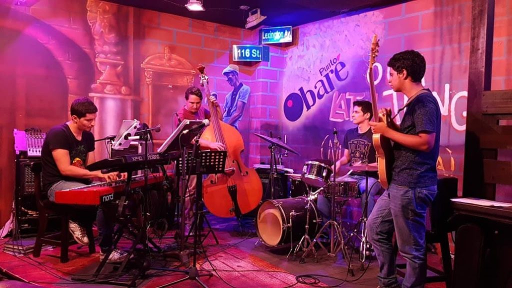 the live band at punto bare, a salsa dance club in cali