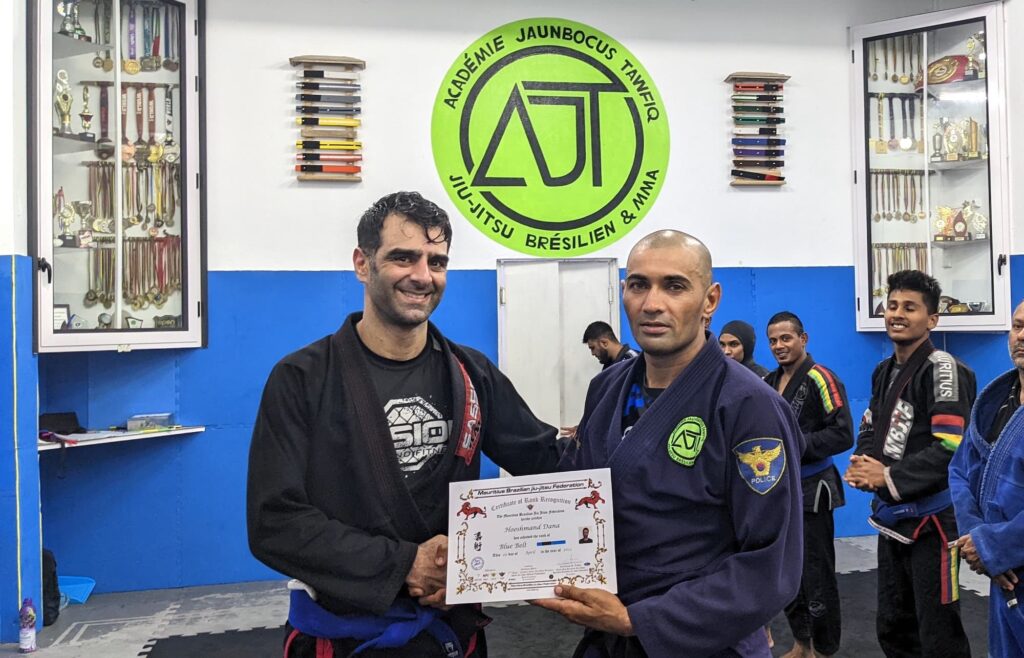 bjj brazilian jiu jitsu in mauritius getting blue belt certificate